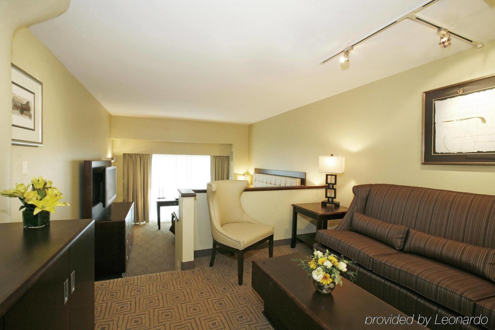 Atheneum Suite Hotel Detroit Room photo