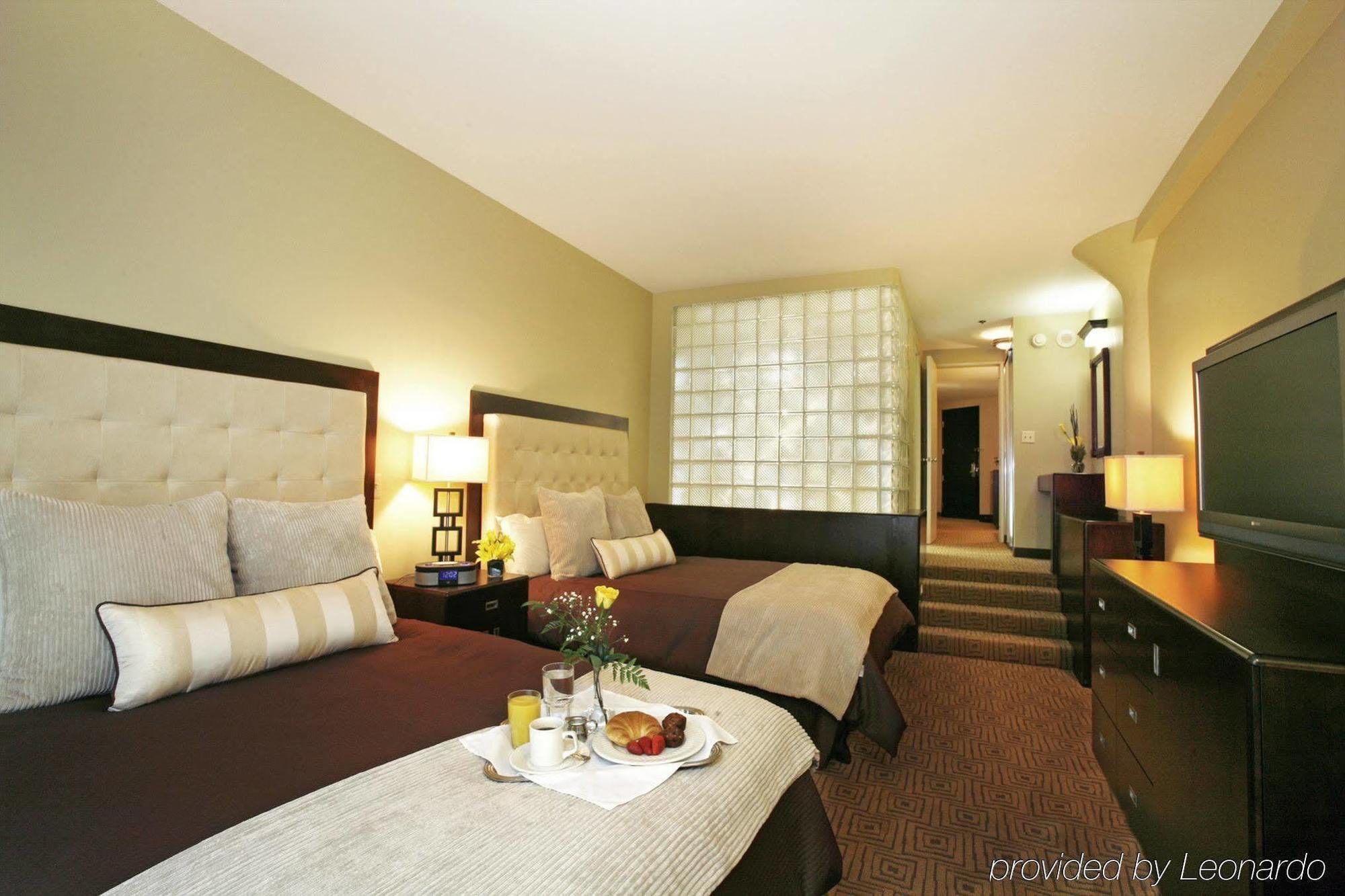 Atheneum Suite Hotel Detroit Room photo